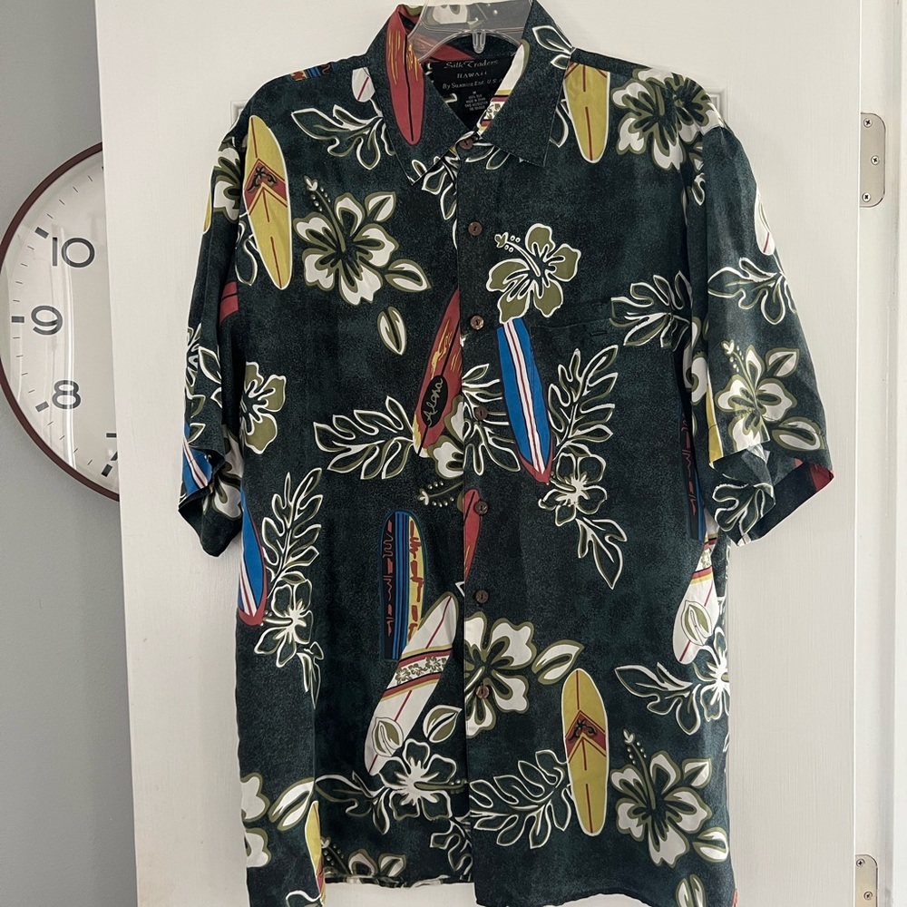 Silk Traders Hawaii 100% silk button up shirt size M